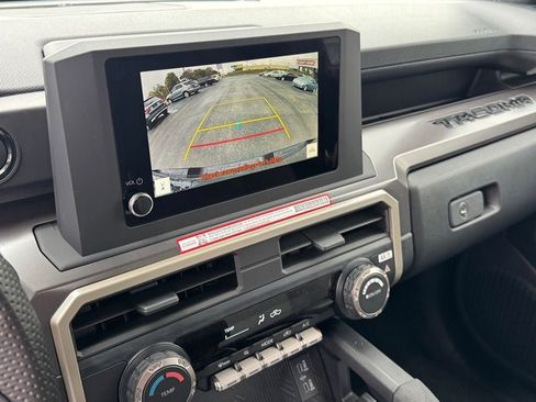 Used 2025 Toyota Tacoma SR5 AWD/4WD image 20