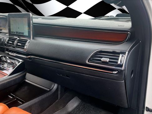 Used 2021 Lincoln Navigator L Reserve w/ Luxury Package image 16