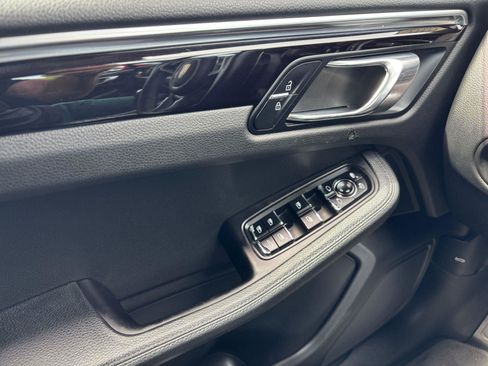 Used 2019 Porsche Macan AWD/4WD image 17