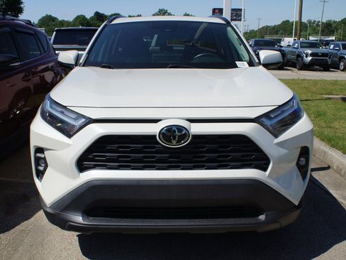 Used 2022 Toyota RAV4 XLE Premium FWD image 2