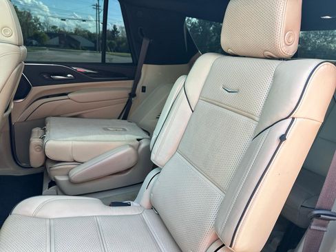 Used 2021 Cadillac Escalade Premium Luxury image 31