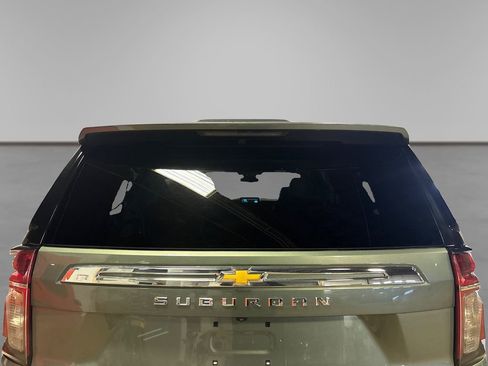 Used 2023 Chevrolet Suburban Premier image 17