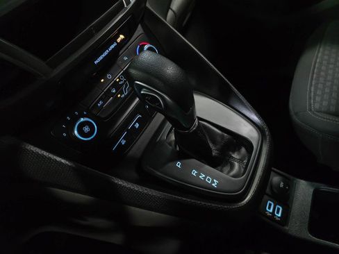 Used 2020 Ford Transit Connect XLT image 25