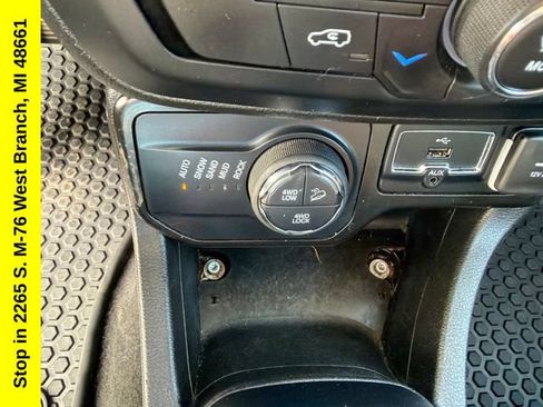 Used 2023 Jeep Renegade Latitude AWD/4WD image 25