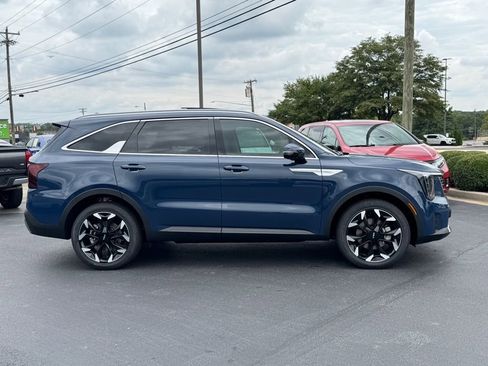 New 2026 Kia Sorento EX w/ EX Premium Package FWD image 2