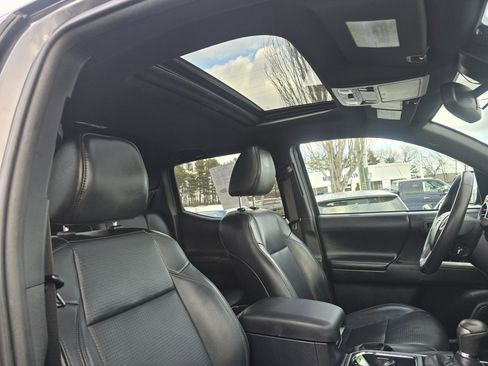 Used 2018 Toyota Tacoma Limited image 12