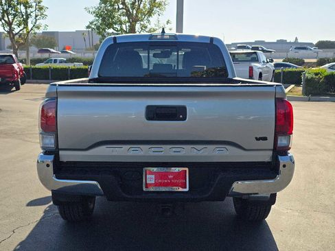 Used 2022 Toyota Tacoma TRD Sport w/ TRD Premium Sport Package RWD image 4
