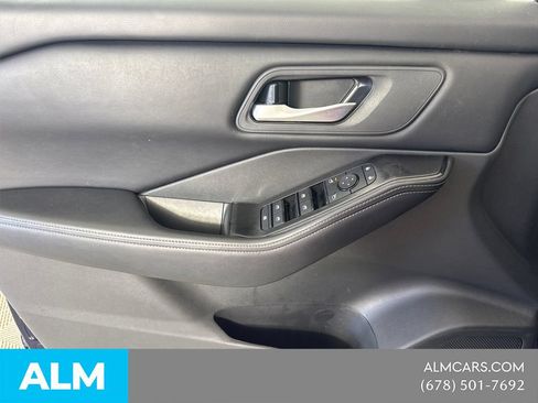 Used 2025 Nissan Rogue SV FWD image 13