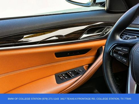 Used 2021 BMW 530i w/ Convenience Package image 25