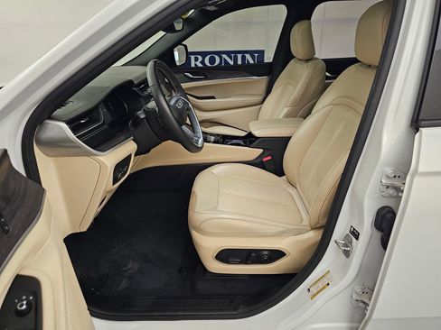 Used 2023 Jeep Grand Cherokee Limited image 12