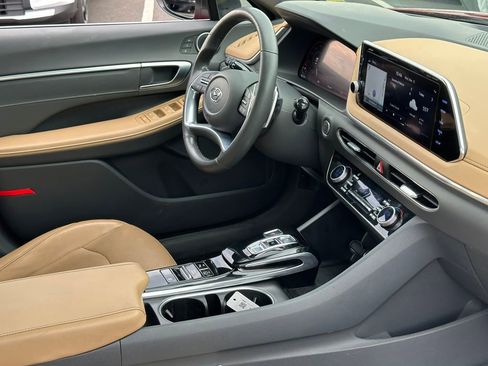 Used 2021 Hyundai Sonata Limited w/ Preferred Accessory Package FWD image 31