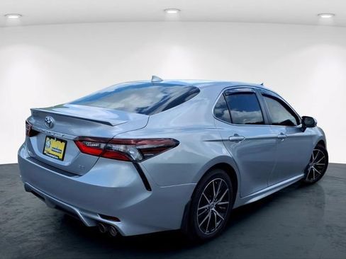 Used 2022 Toyota Camry SE FWD image 8