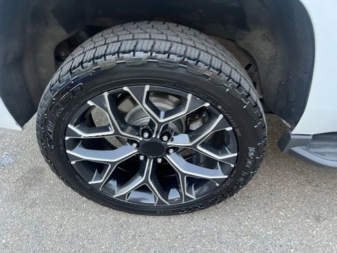 Used 2017 Chevrolet Tahoe LT AWD/4WD image 14