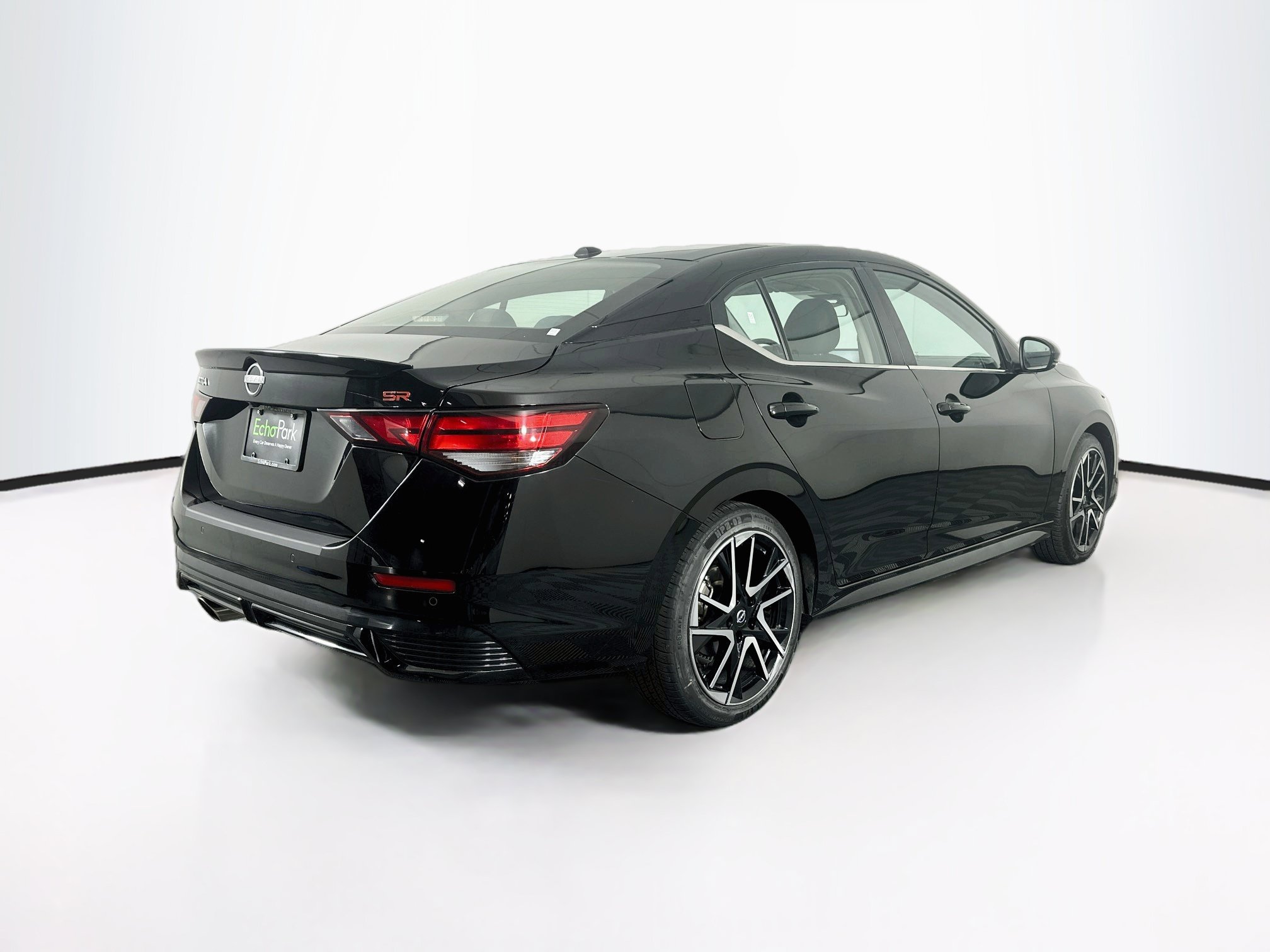 Used 2025 Nissan Sentra SR FWD image 9