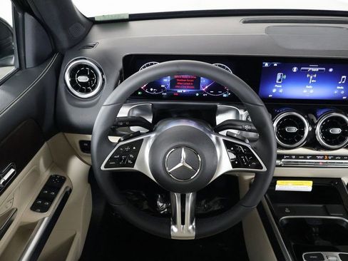 New 2026 Mercedes-Benz GLB 250 image 3