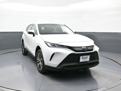 Certified 2024 Toyota Venza LE image 3