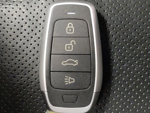 Used 2016 Nissan Rogue SL FWD image 32