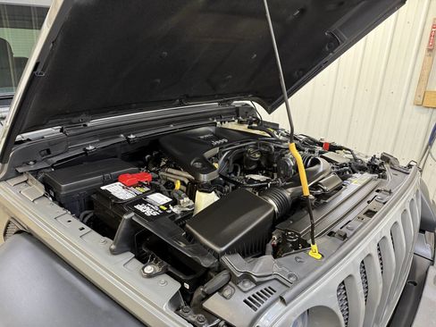 Used 2019 Jeep Wrangler Sport image 11