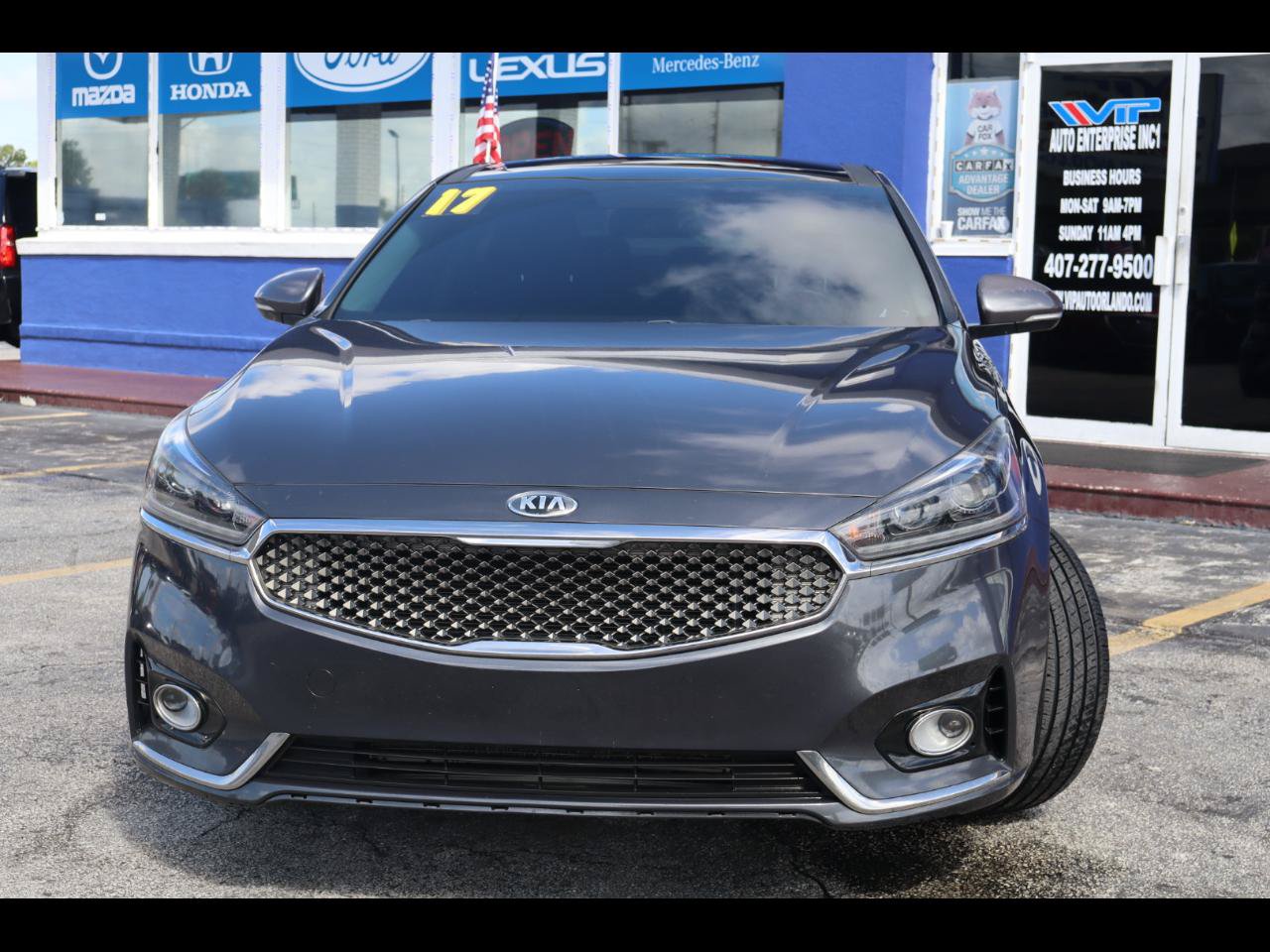 Used 2017 Kia Cadenza Premium w/ Luxury Package FWD image 3