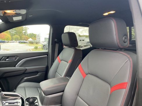 Used 2024 Chevrolet Colorado Z71 w/ Z71 Convenience Package 2 image 25