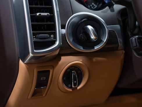 Used 2016 Porsche Cayenne Turbo S w/ Premium Package Plus image 65