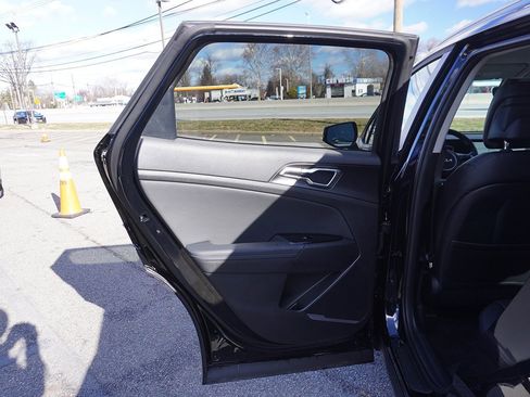 Used 2025 Kia Sportage EX image 25