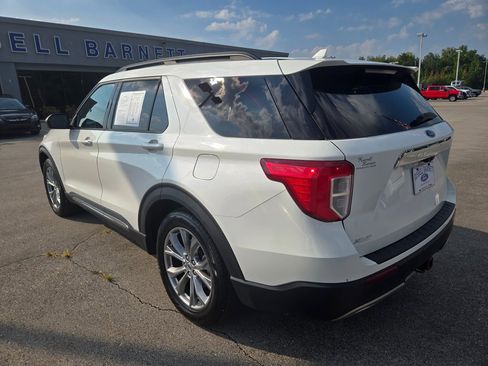 Used 2022 Ford Explorer XLT w/ Equipment Group 202A image 3