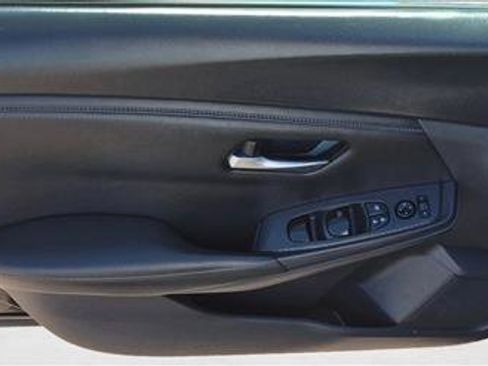 Used 2024 Nissan Sentra SV FWD image 10