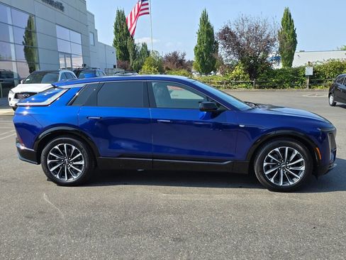 Used 2024 Cadillac Lyriq Sport image 8