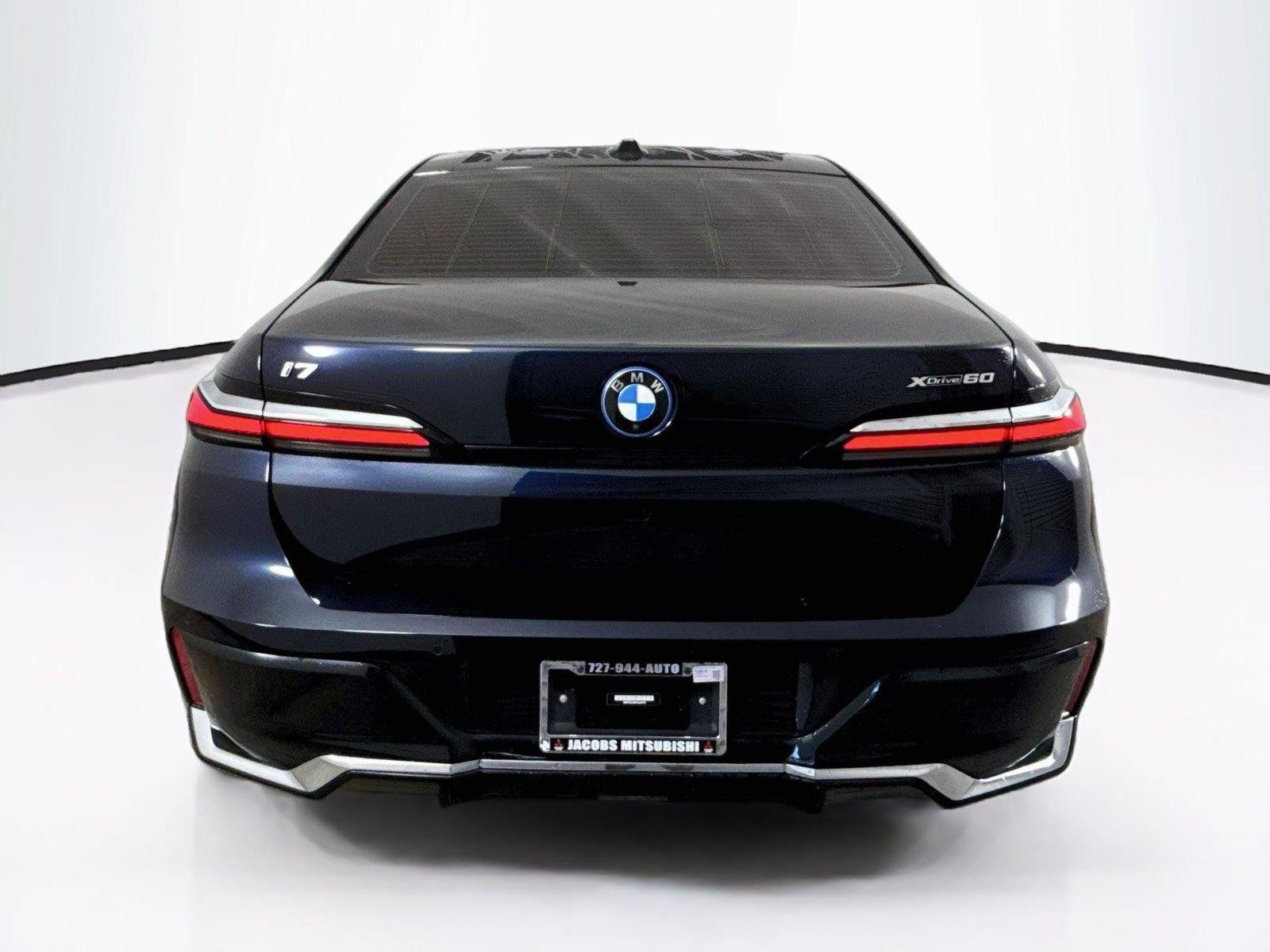 Used 2023 BMW i7 xDrive60 w/ Executive Package 2 AWD/4WD image 4