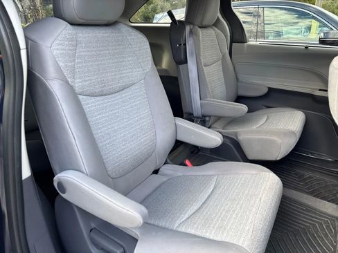 Used 2021 Toyota Sienna LE FWD image 12