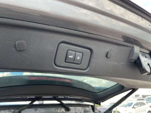 Used 2025 Nissan Pathfinder SV image 23