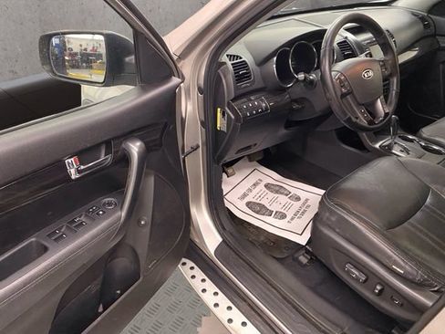 Used 2013 Kia Sorento EX w/ EX V6 Premium Pkg AWD/4WD image 18