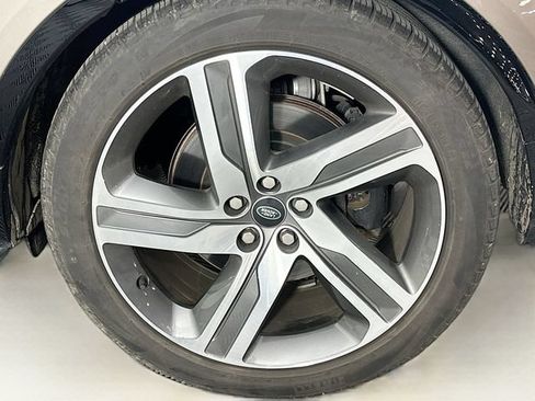 Used 2023 Land Rover Discovery Metropolitan Edition AWD/4WD image 32