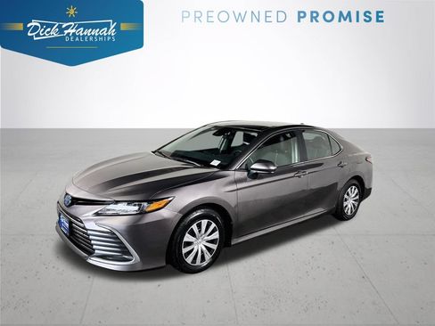 Used 2022 Toyota Camry LE FWD image 1