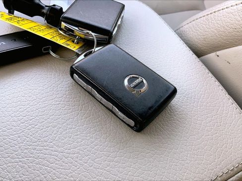 Used 2019 Volvo XC90 T5 Momentum w/ Protection Package Premier image 11