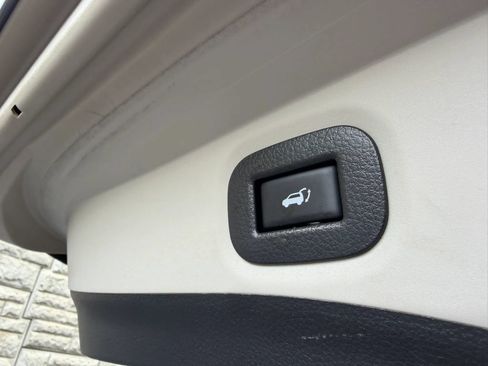 Used 2018 Nissan Rogue SV AWD/4WD image 37