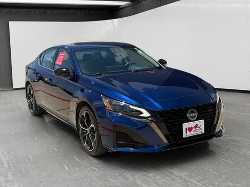 Used 2024 Nissan Altima 2.5 SR w/ SR Premium Package FWD image 7