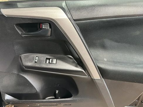 Used 2017 Toyota RAV4 LE w/ Carpet Mat Package AWD/4WD image 17