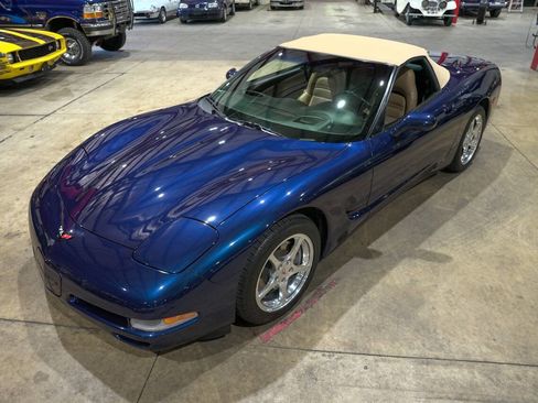 Used 2000 Chevrolet Corvette Convertible w/ Memory Pkg RWD image 29