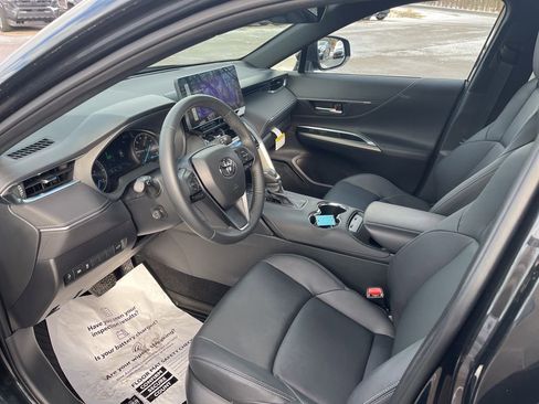 Used 2024 Toyota Venza Nightshade image 11
