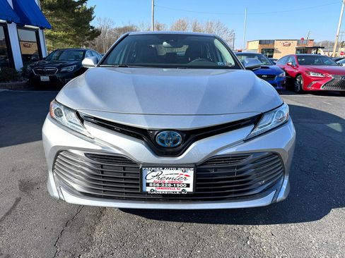 Used 2020 Toyota Camry XLE image 2