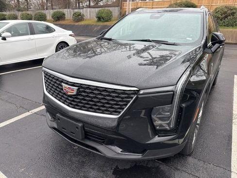 Used 2025 Cadillac XT4 Premium Luxury image 3