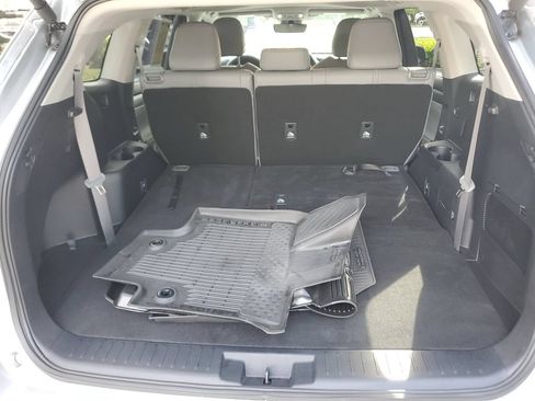 Used 2024 Toyota Highlander XLE FWD image 26