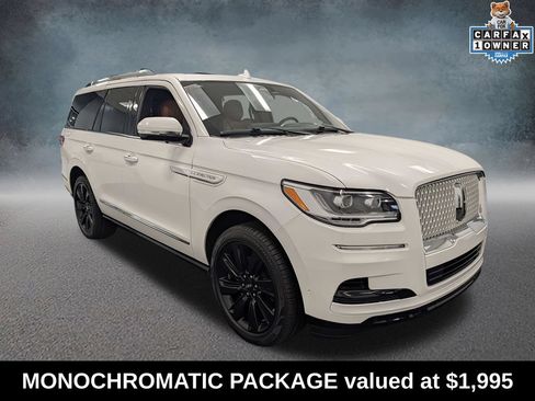 Used 2024 Lincoln Navigator Reserve AWD/4WD image 3