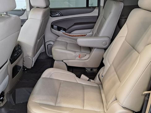 Used 2019 Chevrolet Suburban Premier image 31