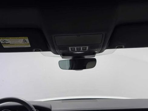 Used 2017 Land Rover Discovery SE AWD/4WD image 18