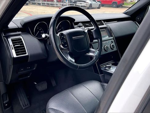 Used 2019 Land Rover Discovery SE AWD/4WD image 16