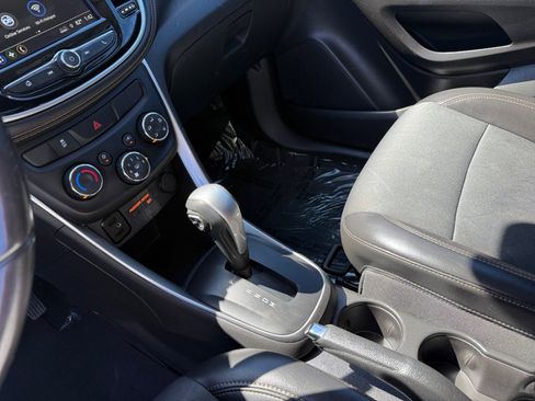 Used 2019 Chevrolet Trax LT w/ LT Convenience Package FWD image 13