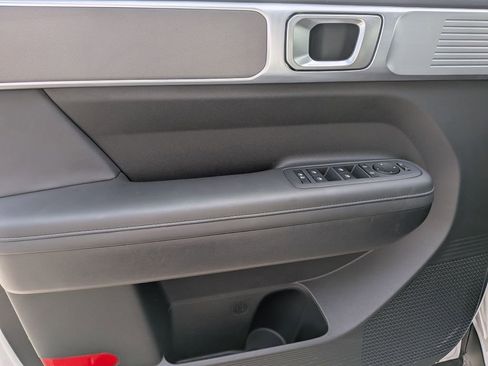 Used 2025 Hyundai Santa Fe SEL image 11